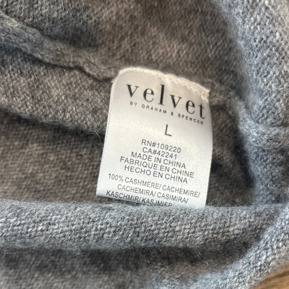 Velvet by Graham & Spencer Gray Cashmere Sweater Women's Size Large Red White - Picture 12 of 15